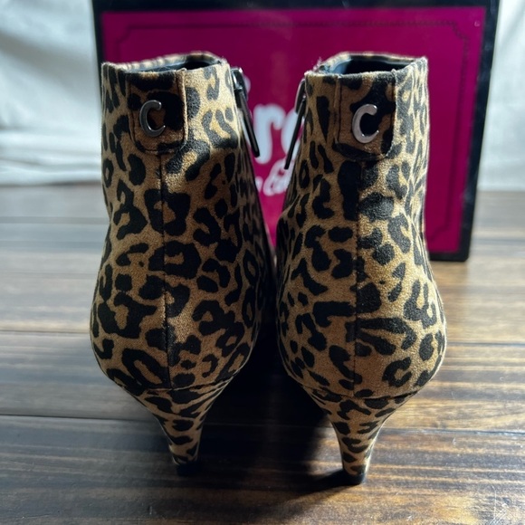New Circus by Sam Edelman. Kirby leopard print 2 in heel ankle boot. Size 6M. - Picture 4 of 10